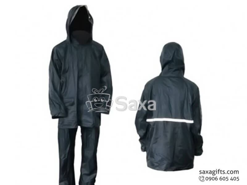 Rain gear with highlight bar at back made from polyester