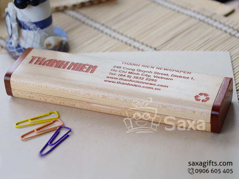 Wooden pen with screwing cap contained in a wooden box