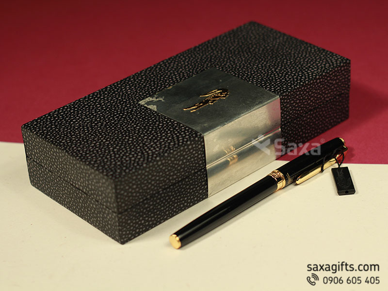 Metal pen with Crocodile logo removable cap and black cover