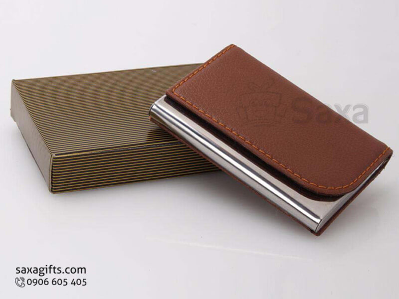 Leather namecard holder with sleek surface and right corner rounded cap