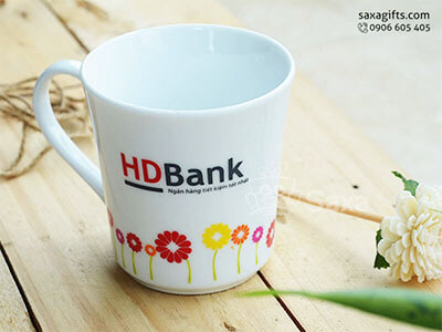 Ly sứ in logo HDBank hiệu Minh Long dáng hình phễu