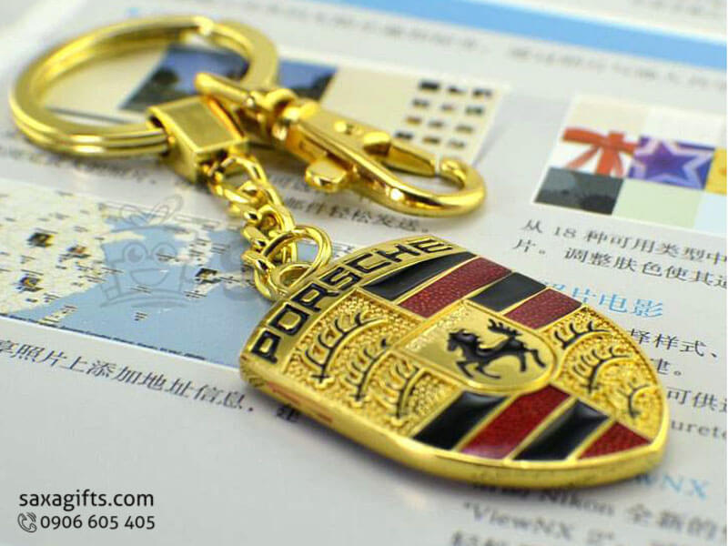 Metal keychain with logo printed, gilded and an unique chain