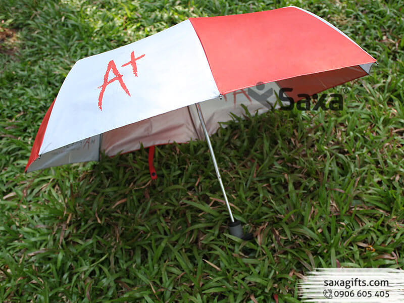 Triple folded umbrella with MATHASIUM logo, metal pillar, handle