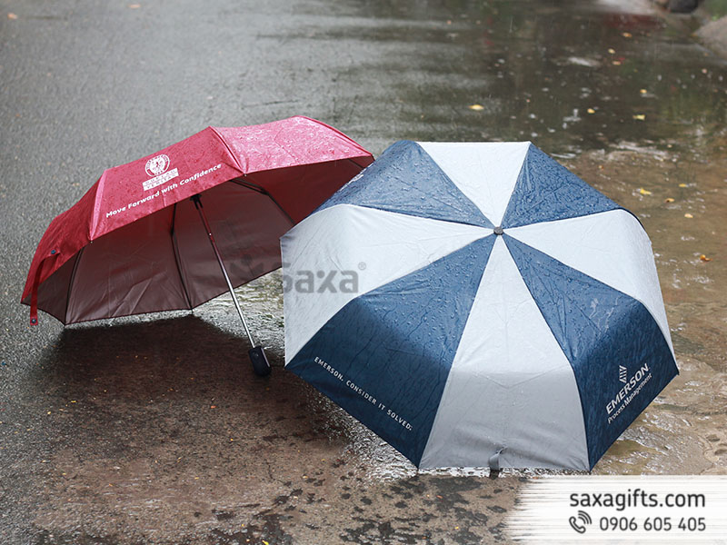 Triple folded umbrella with EMERSON logo, metal pillar, handle