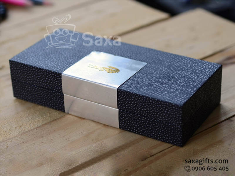 Bút ký kim loại in logo màu đen nắp rời hiệu Crocodile