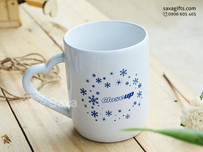 Ly sứ trắng in logo nhập khẩu tay cầm hình trái tim
