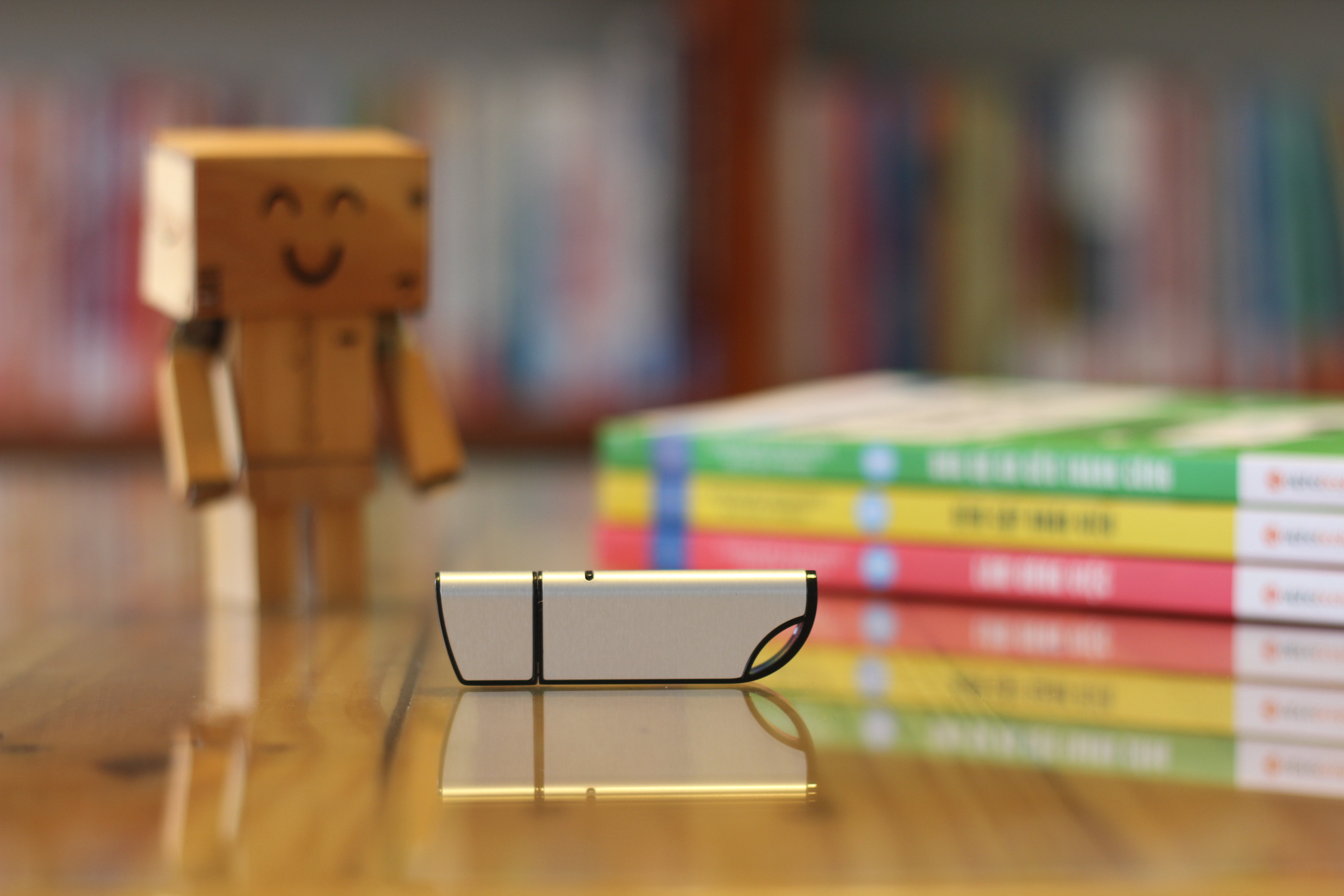 Usb nhựa in logo nắp rời hình bật lửa cách điệu