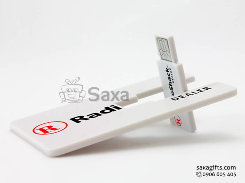 Usb thẻ nhựa in logo chip xoay 360 độ có hộp nhựa đi kèm