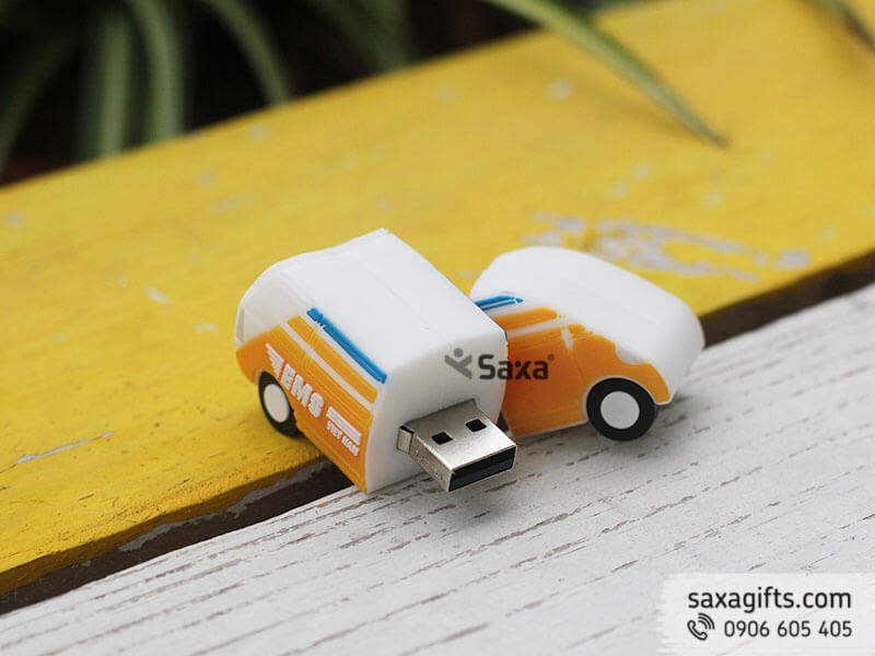Usb cao su đổ khuôn 3d hình chiếc xe chuyển phát nhanh EMS