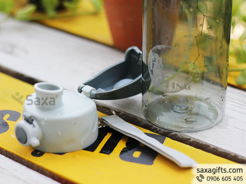 Bình nước thể thao 550ml, vỏ nhựa trong nắp bật phối màu