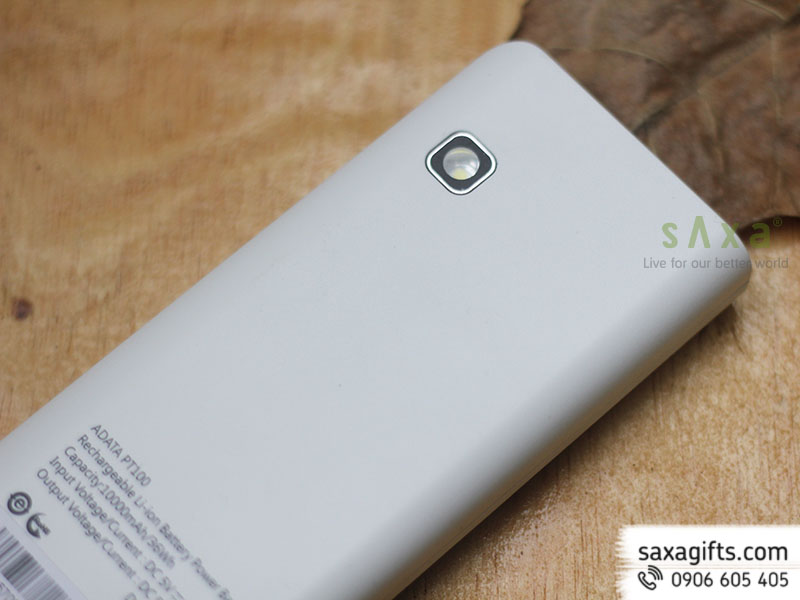 Pin sạc Adata có đèn pin chiếu sáng & đèn led hiển thị dung lượng