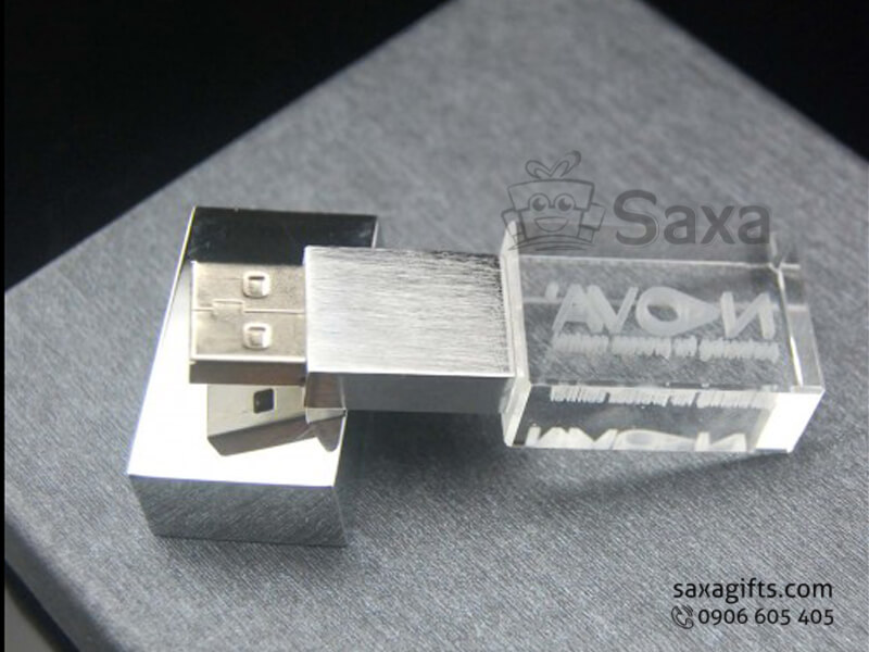 USB in logo 3D lên pha lê có đèn led