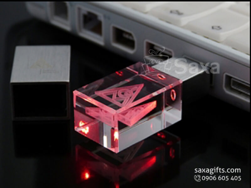 USB in logo 3D lên pha lê có đèn led