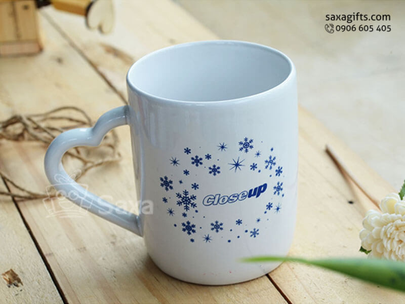 Ly sứ trắng in logo nhập khẩu tay cầm hình trái tim