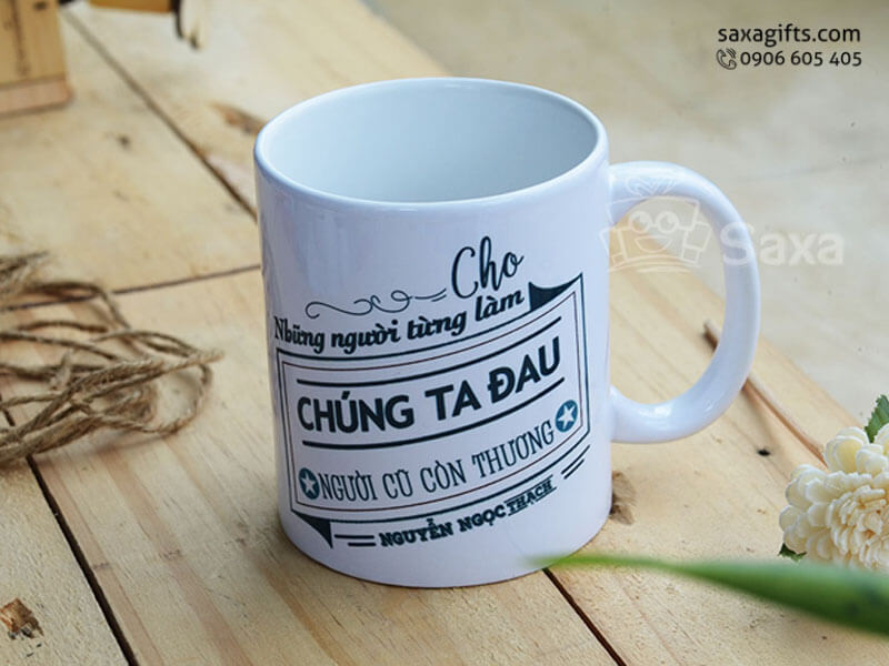 Ly sứ trắng in logo hiệu Minh Long thông điệp “Người cũ còn thương”  