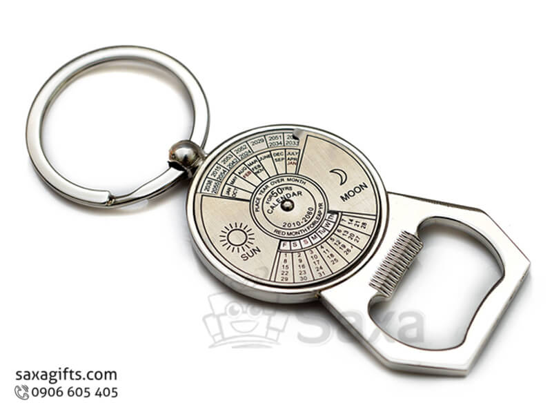 Khui bia móc khóa in logo bằng inox có lịch vạn niên
