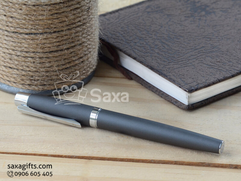 Bút ký kim loại in logo nắp rời xi mờ