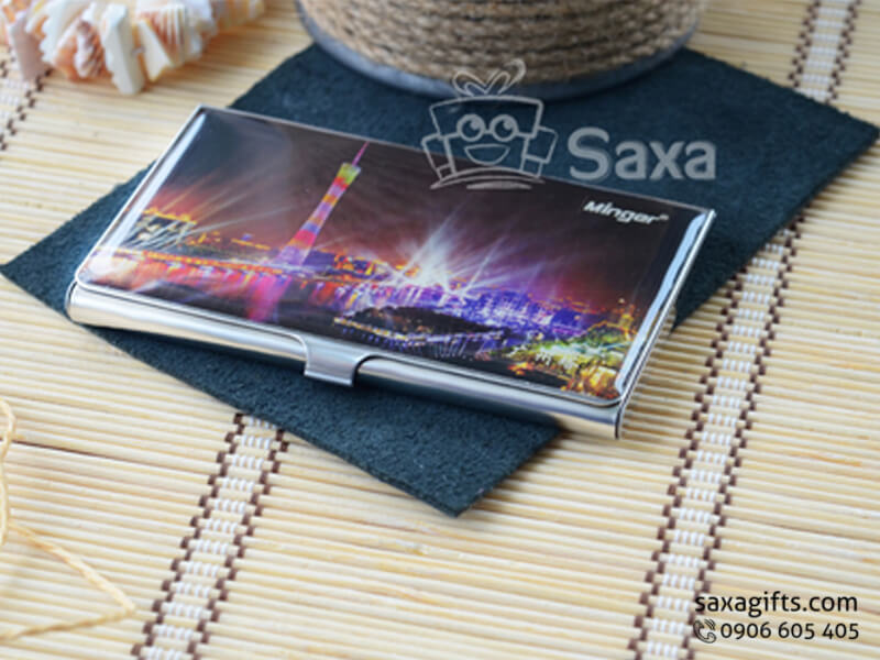 Hộp namecard kim loại in logo đổ keo trong lên nắp