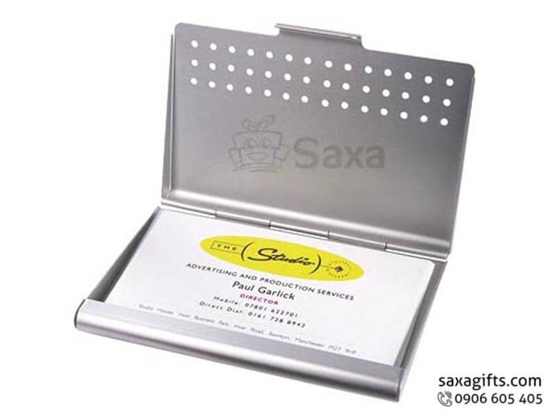 Hộp namecard kim loại in logo nắp bật đục lỗ
