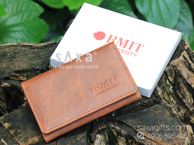Ví đựng namecard giả da màu nâu bò dập logo kiểu dáng đơn giản